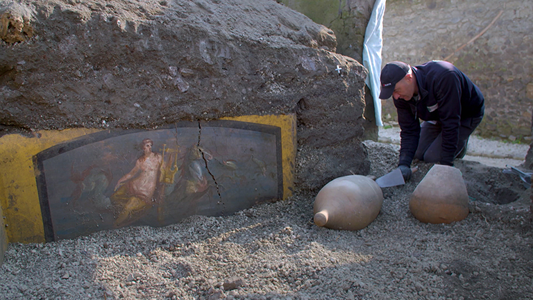 Erotikus ábrákkal kirakott szekerekkel közlekedtek Pompejiben